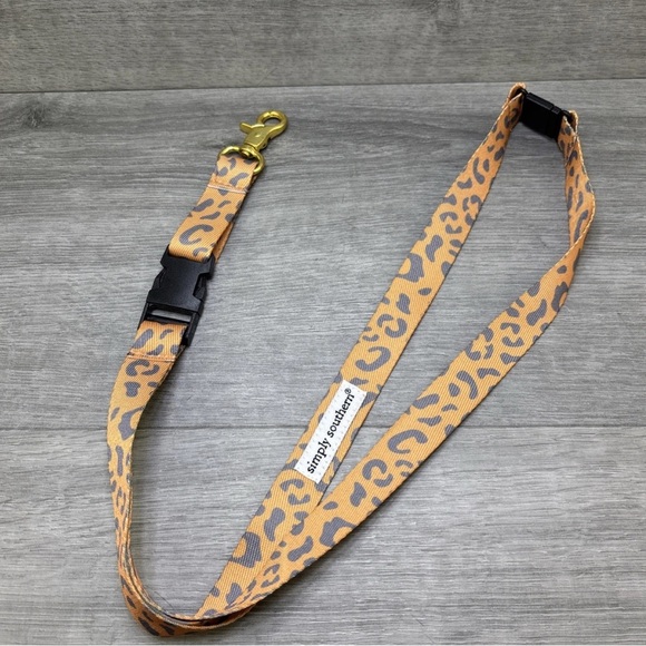 Simply Southern Lanyard Orange And Grey Leo Leopard Pattern With Clip - Picture 1 of 7